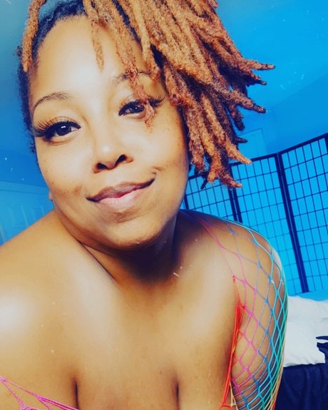 Nacktes geleaktes OnlyFans-Foto von Nisha Swallowz