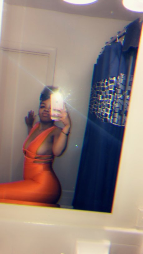 Nacktes geleaktes OnlyFans-Foto von Nila Juicy
