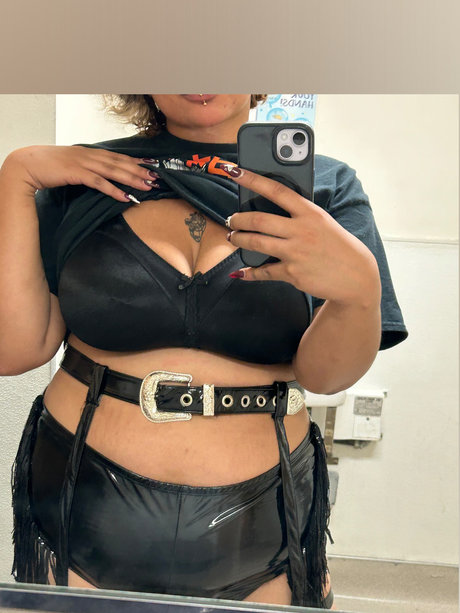 Nacktes geleaktes OnlyFans-Foto von Kenz