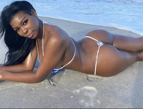 Nacktes geleaktes OnlyFans-Foto von Nikki Smixx