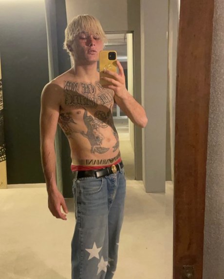 Nacktes geleaktes OnlyFans-Foto von Benny Banana 