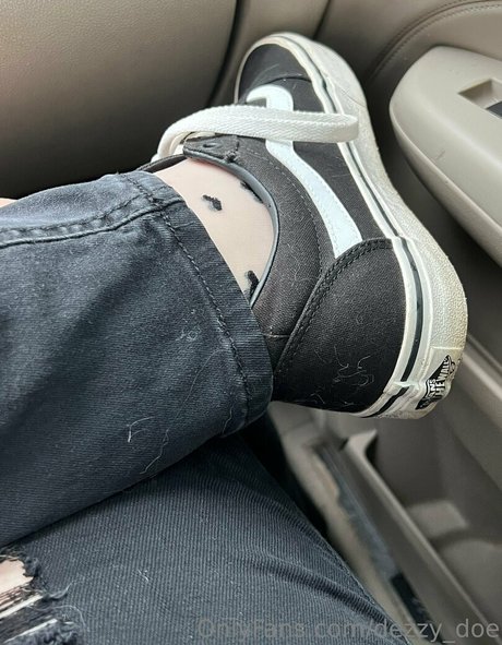 Nacktes geleaktes OnlyFans-Foto von Dezzydoefree