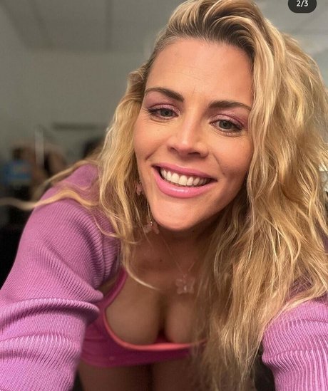 Nacktes geleaktes OnlyFans-Foto von Busy Phillips