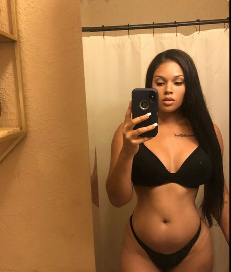 Nacktes geleaktes OnlyFans-Foto von Msceejayysimonn