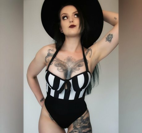 Nacktes geleaktes OnlyFans-Foto von Orcuslillium