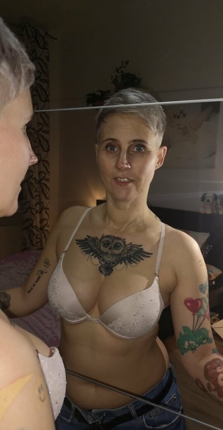 Nacktes geleaktes OnlyFans-Foto von Famezde