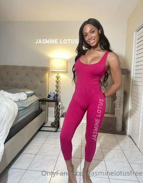 Nacktes geleaktes OnlyFans-Foto von Jasminelotusfree