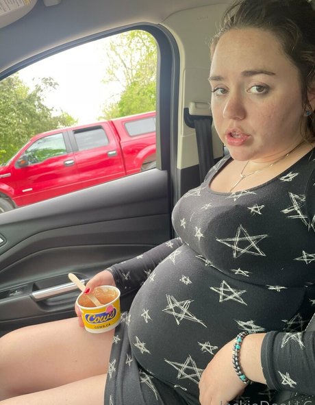 Nacktes geleaktes OnlyFans-Foto von Snackupjackie