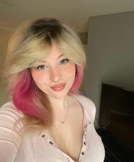 Nacktes geleaktes OnlyFans-Foto von Kendi Ken Asmr