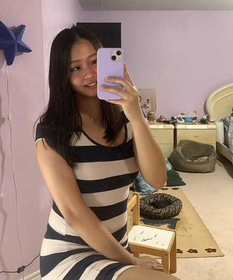Nacktes geleaktes OnlyFans-Foto von Queenbaddii