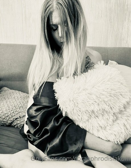 Nacktes geleaktes OnlyFans-Foto von Coraaphrodisiakum