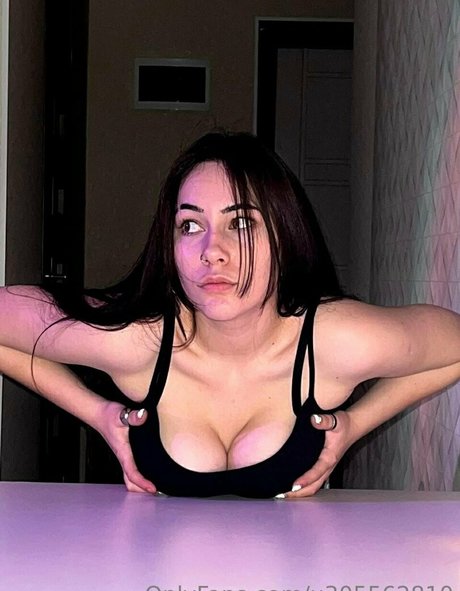 Nacktes geleaktes OnlyFans-Foto von Babyuntouchable