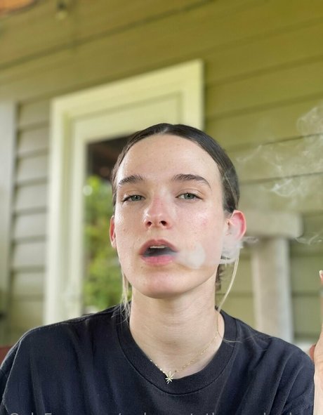 Nacktes geleaktes OnlyFans-Foto von Welcometothesmokeshow