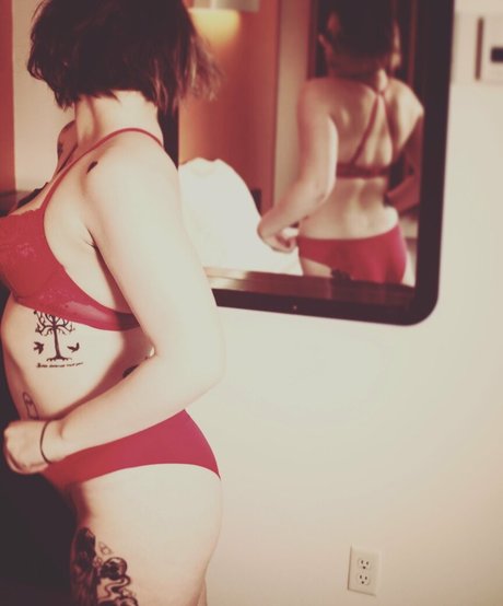 Nacktes geleaktes OnlyFans-Foto von Babybewitched