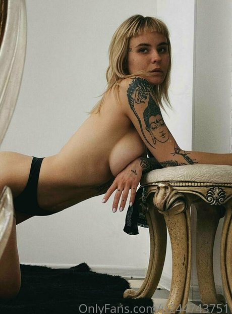 Nacktes geleaktes OnlyFans-Foto von Delieva