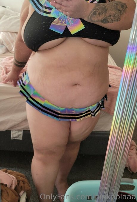 Nacktes geleaktes OnlyFans-Foto von Pinkpolaaa