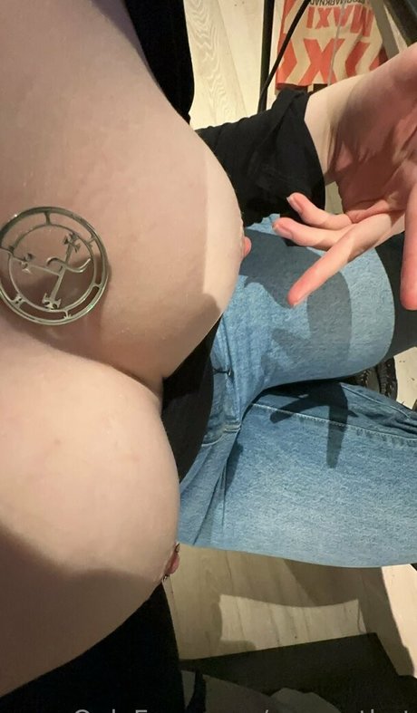 Nacktes geleaktes OnlyFans-Foto von Evie