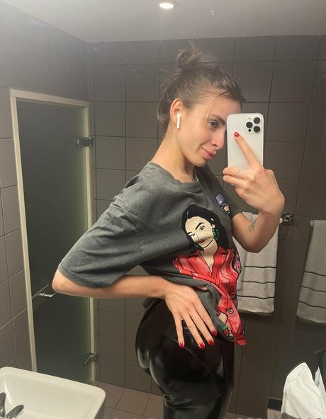 Nacktes geleaktes OnlyFans-Foto von Rinaboom