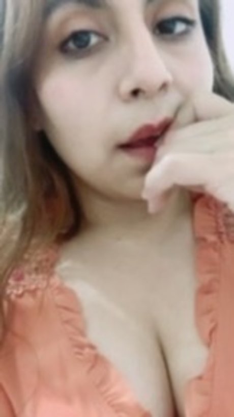 Nacktes geleaktes OnlyFans-Foto von Nubia Salinas
