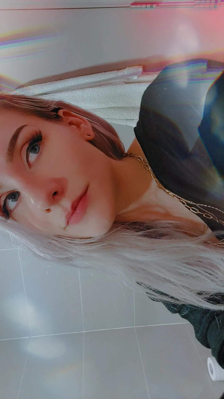 Nacktes geleaktes OnlyFans-Foto von  Emmaterrestrial 