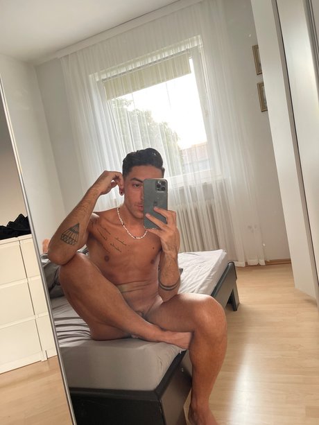 Nacktes geleaktes OnlyFans-Foto von B