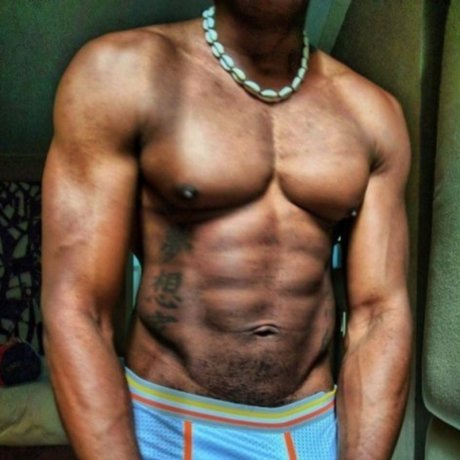 Nacktes geleaktes OnlyFans-Foto von Dude Kembro