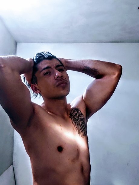 Nacktes geleaktes OnlyFans-Foto von Alo