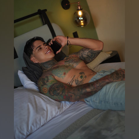 Nacktes geleaktes OnlyFans-Foto von Angel Lugo 