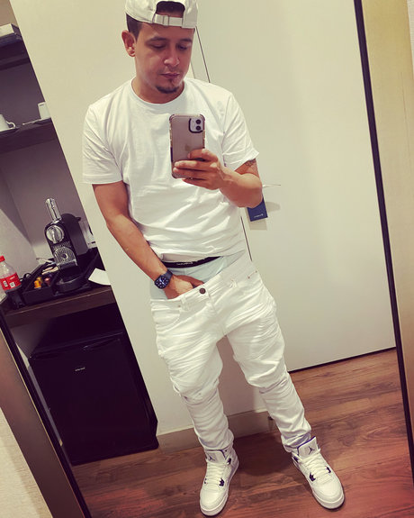 Nacktes geleaktes OnlyFans-Foto von Adrianjonathan