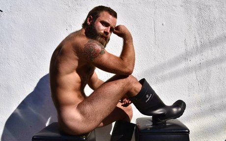 Nacktes geleaktes OnlyFans-Foto von Baby Bear Muscles