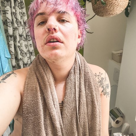Nacktes geleaktes OnlyFans-Foto von Neas