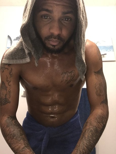 Nacktes geleaktes OnlyFans-Foto von Domo