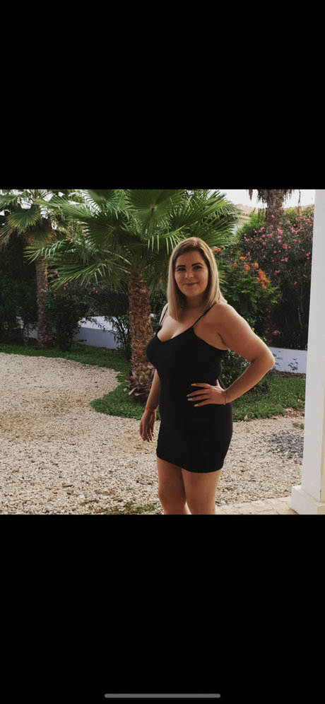Nacktes geleaktes OnlyFans-Foto von Abbie