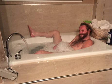 Nacktes geleaktes OnlyFans-Foto von Aarrett Stevenson