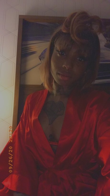 Nacktes geleaktes OnlyFans-Foto von The Crme Queen