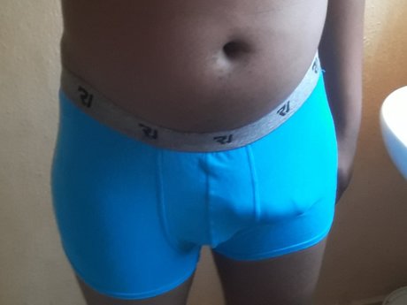Nacktes geleaktes OnlyFans-Foto von Ofentse
