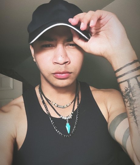 Nacktes geleaktes OnlyFans-Foto von Adonisalexander