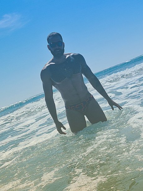Nacktes geleaktes OnlyFans-Foto von Adrian Veracierta