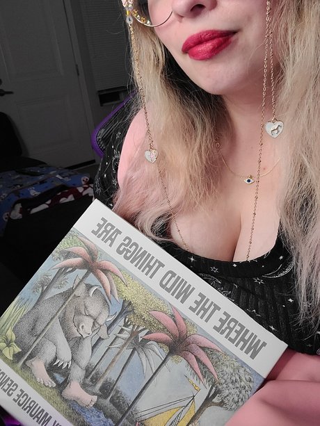 Nacktes geleaktes OnlyFans-Foto von Once Upon A Story