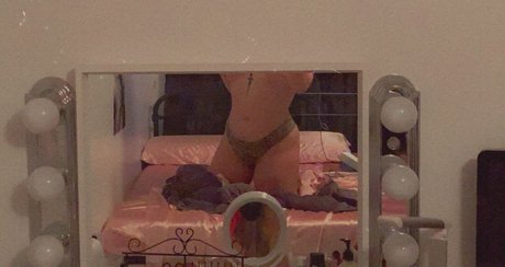 Nacktes geleaktes OnlyFans-Foto von Abs