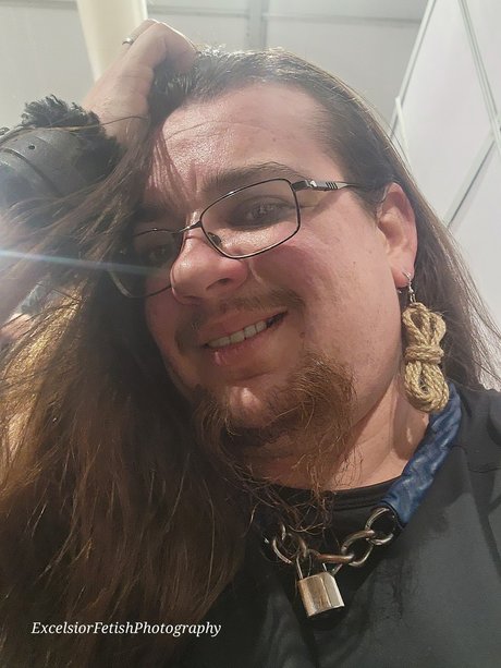 Nacktes geleaktes OnlyFans-Foto von Ace Atoms