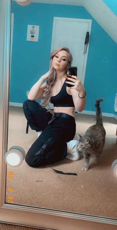 Nacktes geleaktes OnlyFans-Foto von Alice Nicole