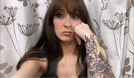 Nacktes geleaktes OnlyFans-Foto von Olivia Gray