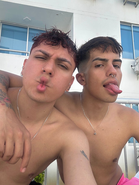 Nacktes geleaktes OnlyFans-Foto von Juan Y Gabriel