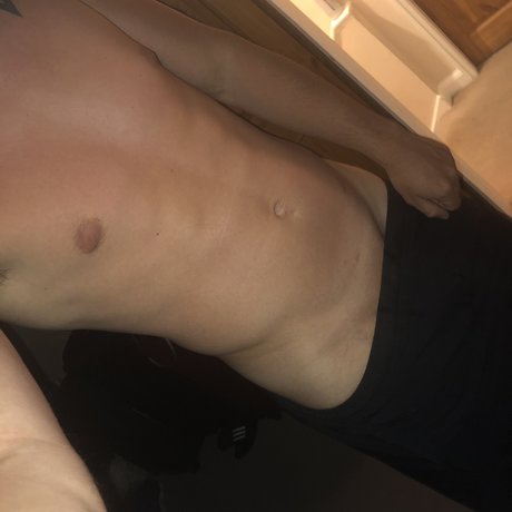 Nacktes geleaktes OnlyFans-Foto von Straight Shaven Scally Boy