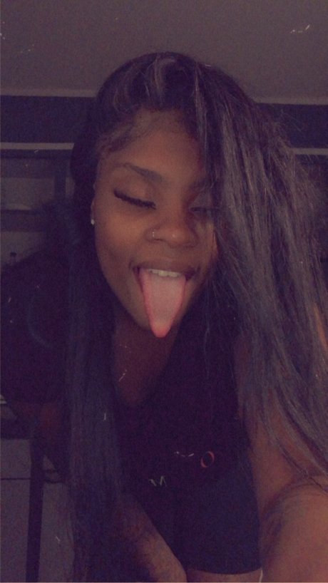 Nacktes geleaktes OnlyFans-Foto von Osha