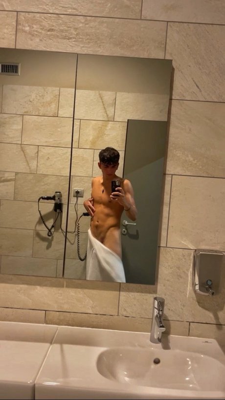 Nacktes geleaktes OnlyFans-Foto von Achille