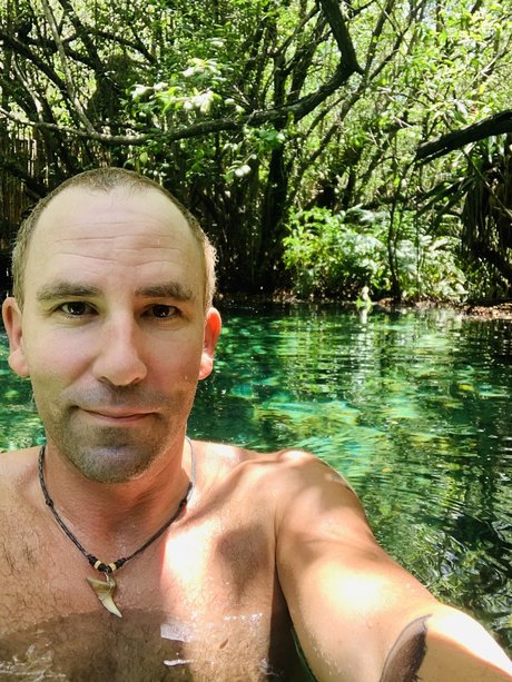 Nacktes geleaktes OnlyFans-Foto von Adam