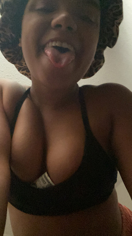 Nacktes geleaktes OnlyFans-Foto von Paris