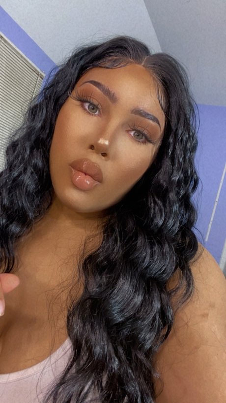 Nacktes geleaktes OnlyFans-Foto von Paradise Land